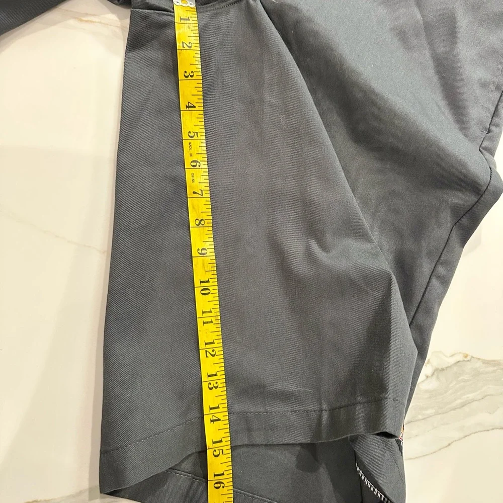 Men’s Gray Dickies Shorts - Picture 3 of 3